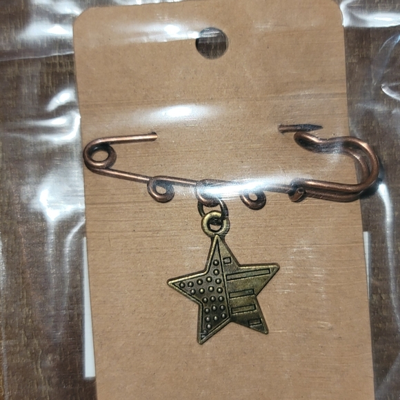 Brooch - Picture 3 of 3